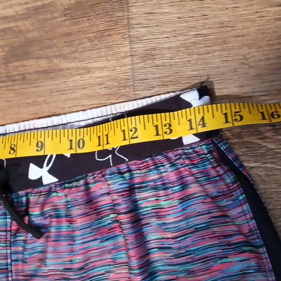 Under Armour YXL girls shorts VGC. - Picture 9 of 10